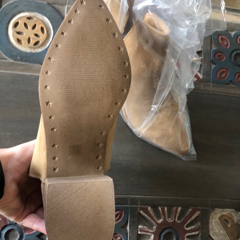 Gorgeous boots - Picture 5 of 8